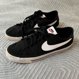 Women’s Nike court legacy shoes